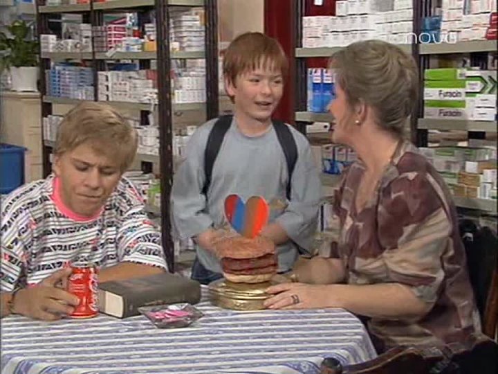 Farmacia de guardia. Temporada 1 Episodio 30. Cartas De Amor De Conocidos