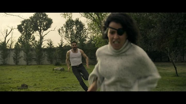 Sky Rojo. Temporada 3 Episodio 7. «Desamparo y hockey sobre hielo»